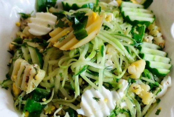Салат с овощами и щавелем — подробный рецепт