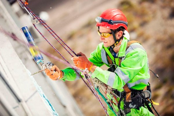 Промышленный альпинизм как эффективный способ выполнения высотных работ